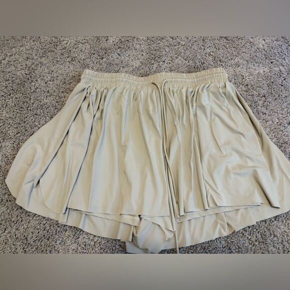 Wishlist Pants - Wishlist Cream Colored Flutter Style Shorts